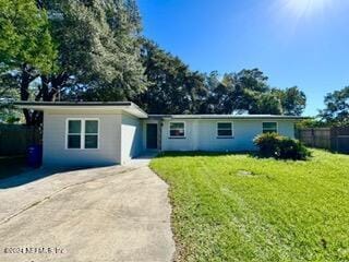 single story home with a front yard