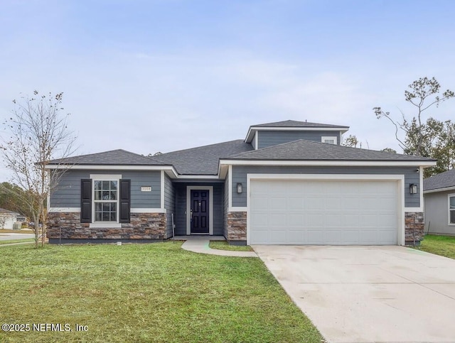 view of front of house featuring a front lawn and a garage