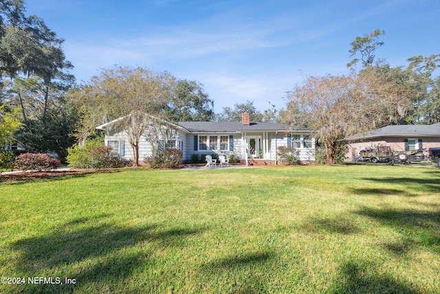 ranch-style house featuring a front lawn