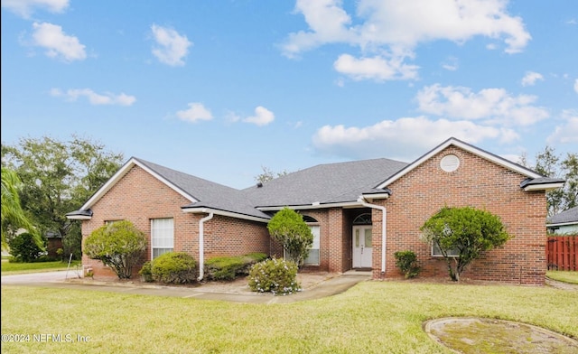 view of front of house featuring a front yard