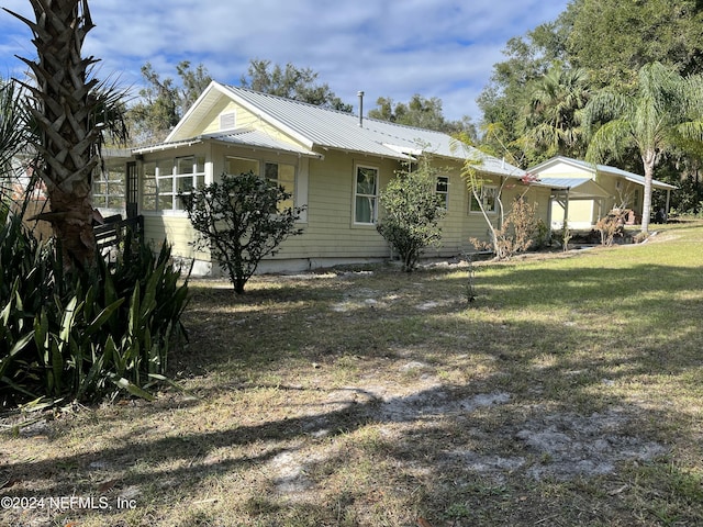 view of front of home with a front yard