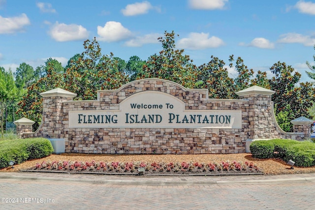 view of community / neighborhood sign