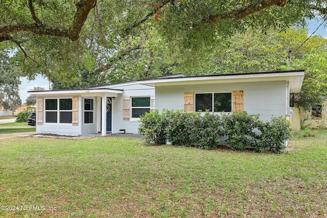 ranch-style home with a front lawn