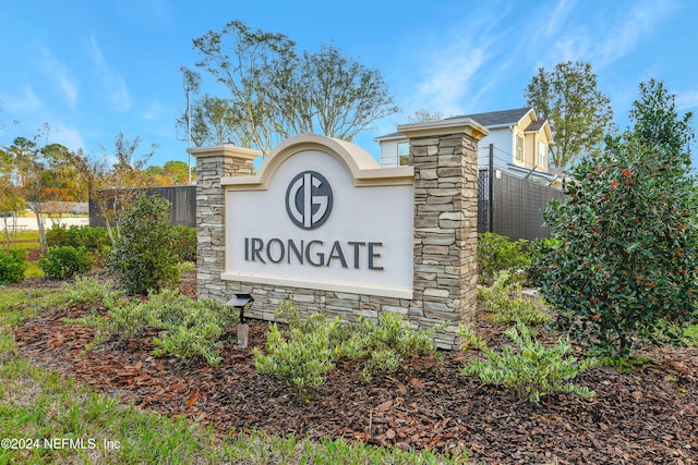 view of community / neighborhood sign