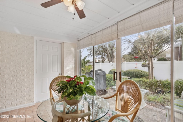 sunroom with ceiling fan