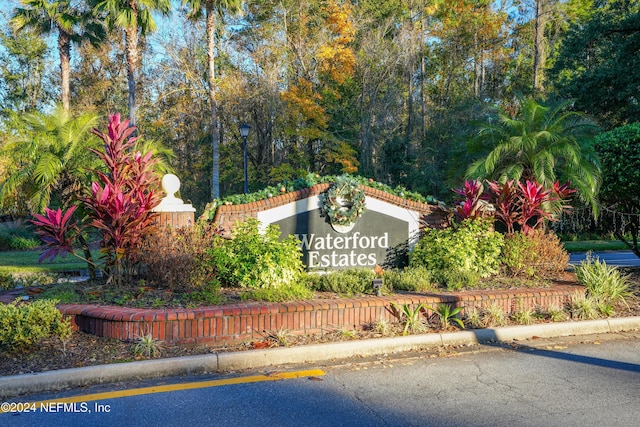 view of community / neighborhood sign