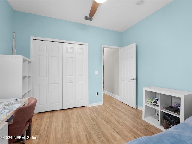 bedroom featuring a closet, light hardwood / wood-style floors, and ceiling fan