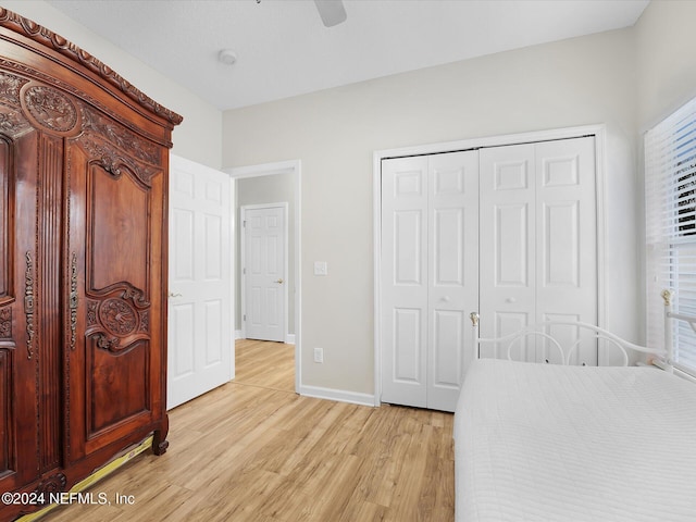 bedroom featuring ceiling fan, light hardwood / wood-style floors, and a closet