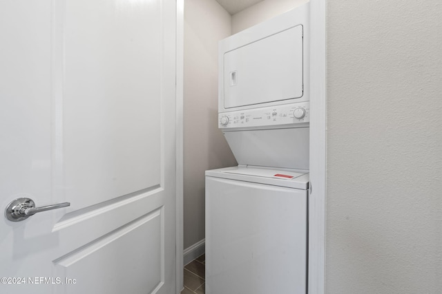 clothes washing area with stacked washer / dryer