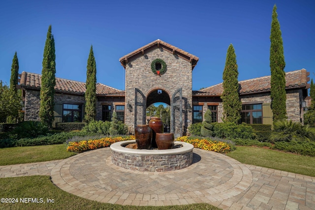 view of mediterranean / spanish-style house