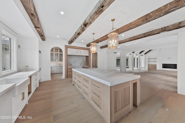 260 Autumn Tide Trl, Ponte Vedra, FL 32081 - kitchen with beam ceiling, light wood finished floors, recessed lighting, backsplash, and arched walkways