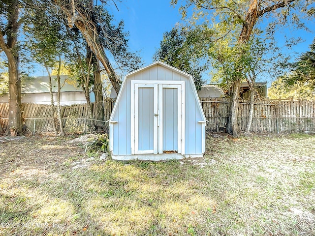 view of outbuilding