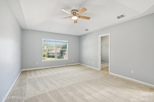 carpeted empty room featuring ceiling fan