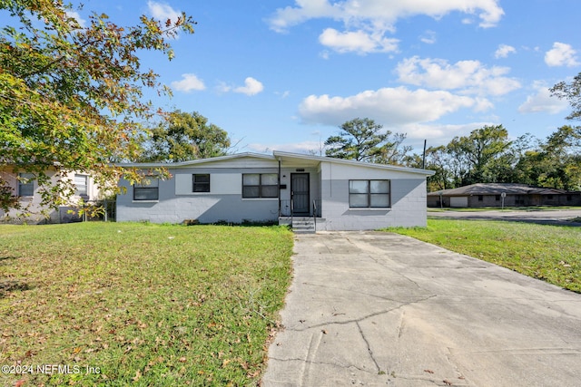 view of front of house with a front yard