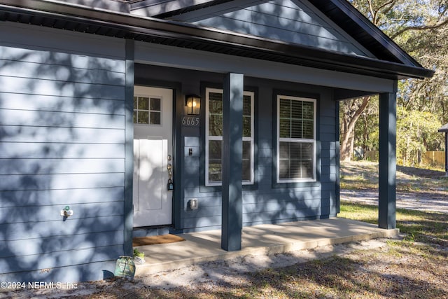 property entrance with covered porch