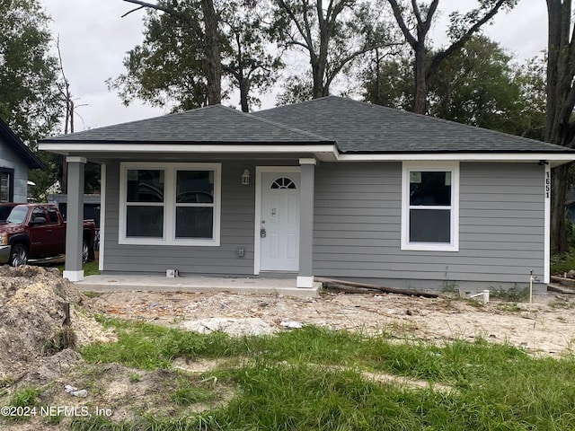 view of front facade with covered porch