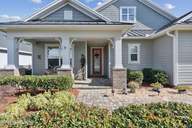 property entrance featuring covered porch