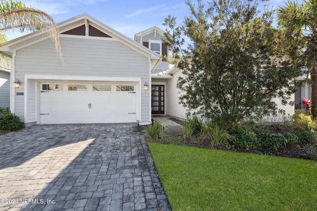 view of front of house featuring a front yard and a garage