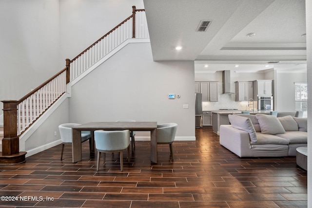 dining space with a textured ceiling, dark wood-type flooring, and sink