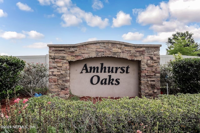 view of community / neighborhood sign