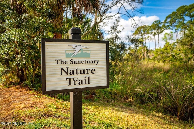 view of community / neighborhood sign