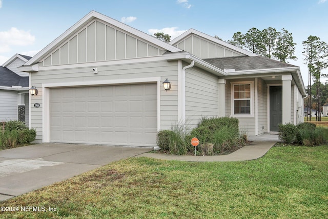 view of front facade featuring a garage and a front yard