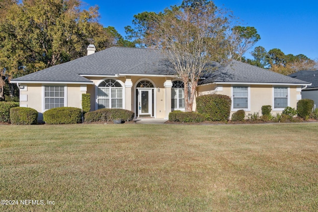 ranch-style house featuring a front yard