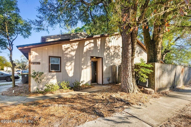 view of front of property