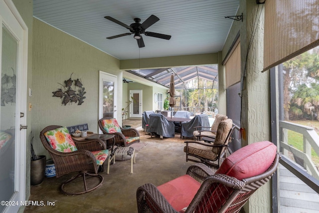 sunroom featuring ceiling fan