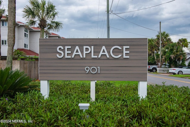 view of community / neighborhood sign