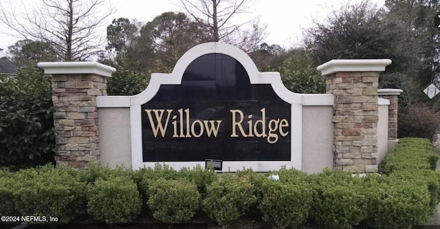 view of community / neighborhood sign