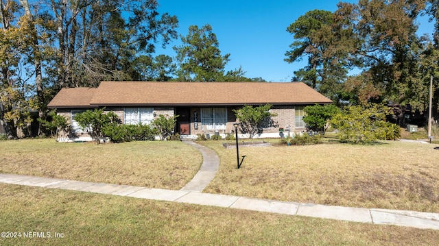 ranch-style home with a front yard