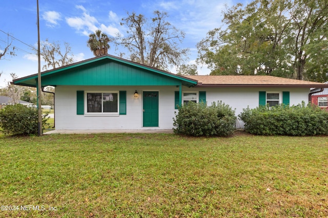 single story home featuring a porch and a front yard