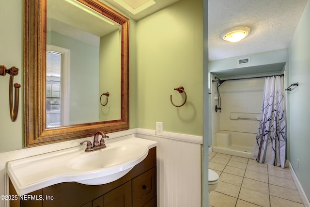 full bathroom with tile patterned flooring, visible vents, toilet, a shower with curtain, and a textured ceiling