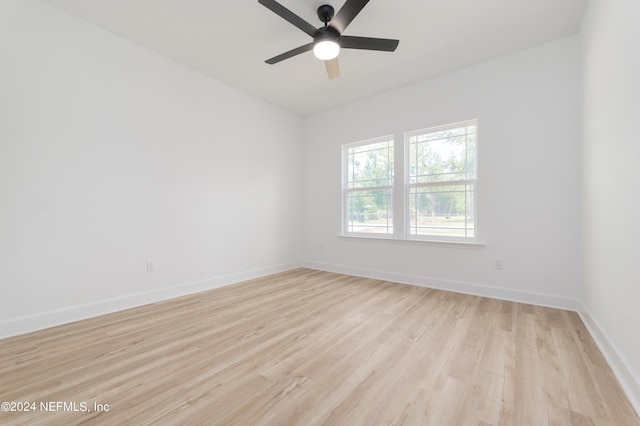 unfurnished room with light hardwood / wood-style floors and ceiling fan