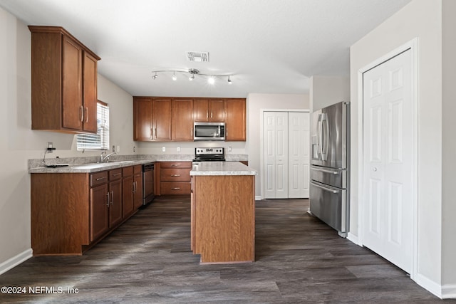 kitchen featuring sink, a center island, dark hardwood / wood-style flooring, and stainless steel appliances