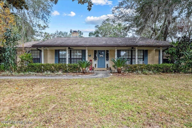 single story home with a front yard