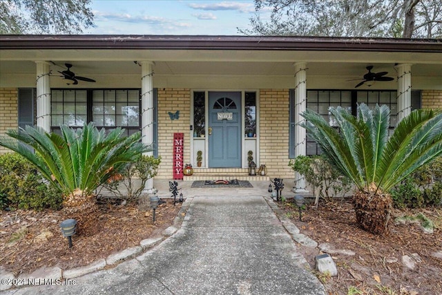 property entrance with ceiling fan