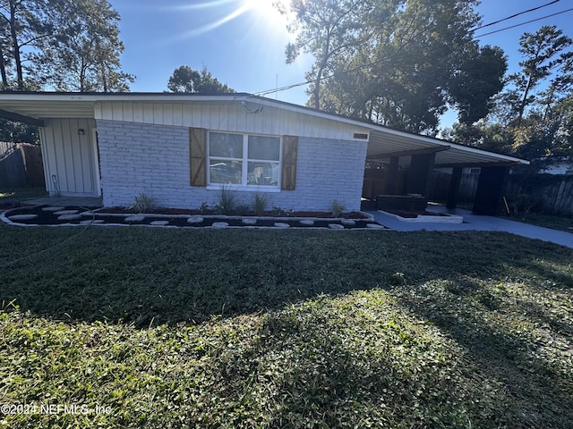 view of front of house with a front yard