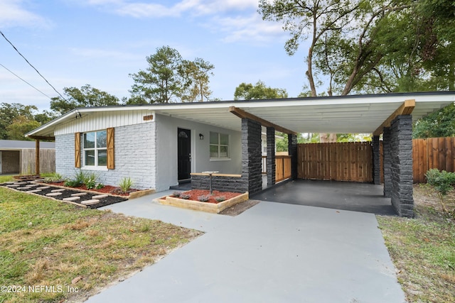 view of front of property featuring a carport