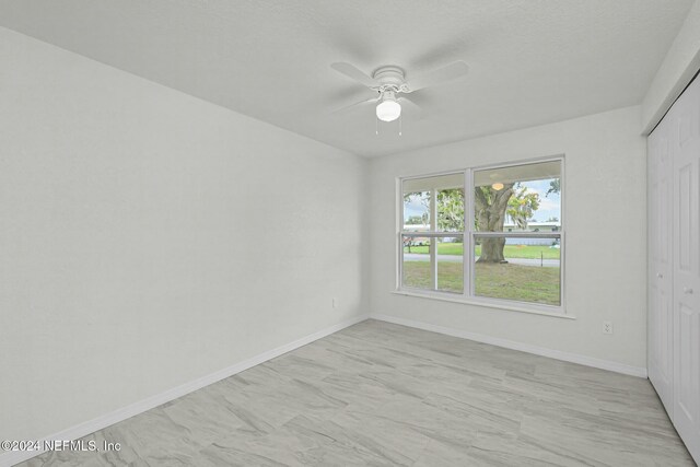 empty room with ceiling fan