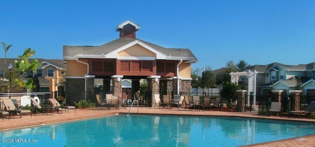 view of swimming pool