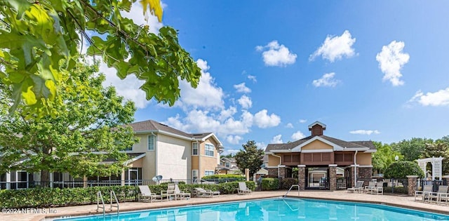 view of swimming pool