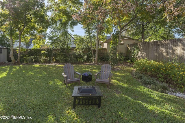 view of yard featuring an outdoor fire pit