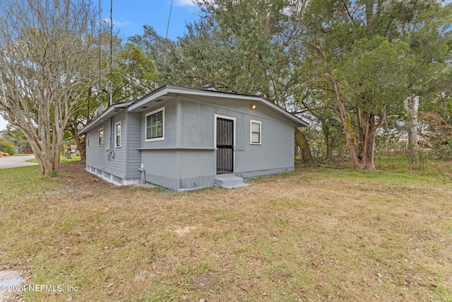 exterior space featuring a front yard