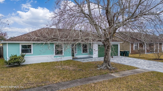 view of front of property featuring a garage and a front yard