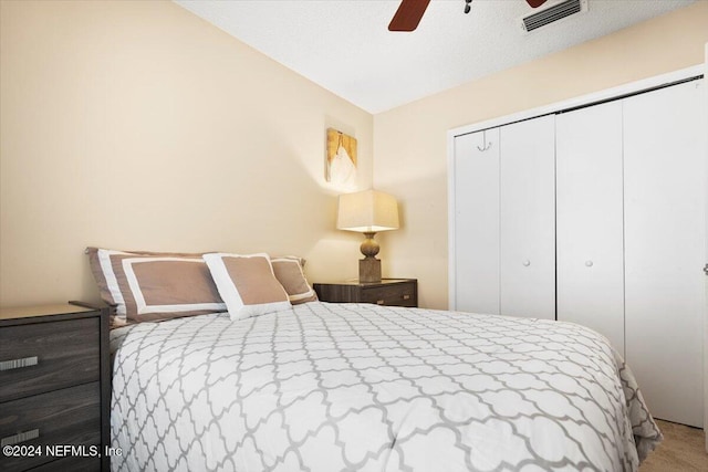 bedroom featuring ceiling fan, a closet, and a textured ceiling