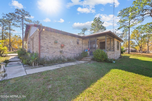 view of front of property with a front yard