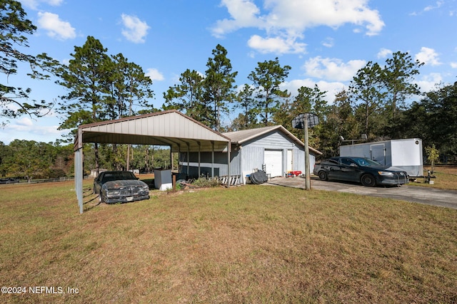 view of front facade featuring a carport and a front lawn