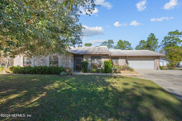 view of front of home featuring a garage and a front yard